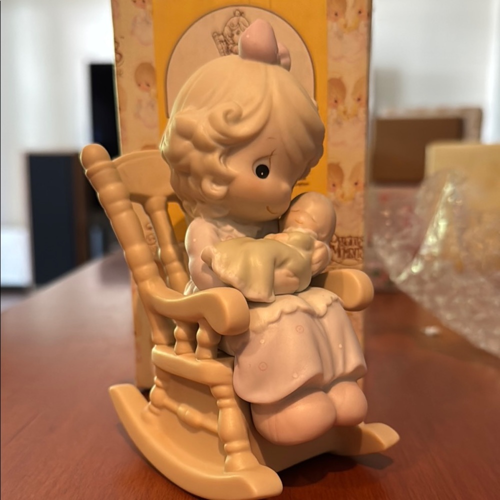 Precious Moments Girl in Rocking Chair love never leaves a mother‘s arms